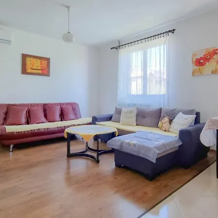 Apartment Mirjana Four *